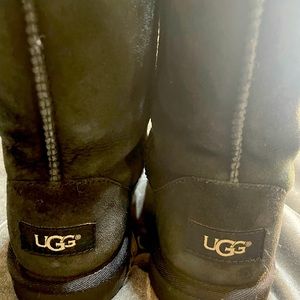Girls Size 4 Classic Short Ugg Boots
